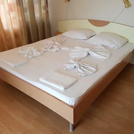 Aparthotel Elit 2 サニービーチ